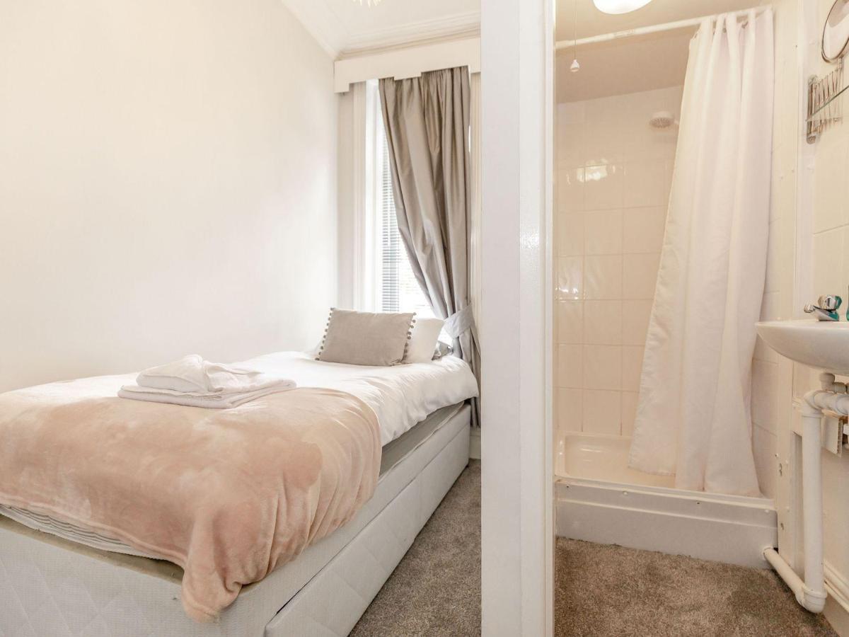 Sail Lodge สการ์โบโรห์ ภายนอก รูปภาพ